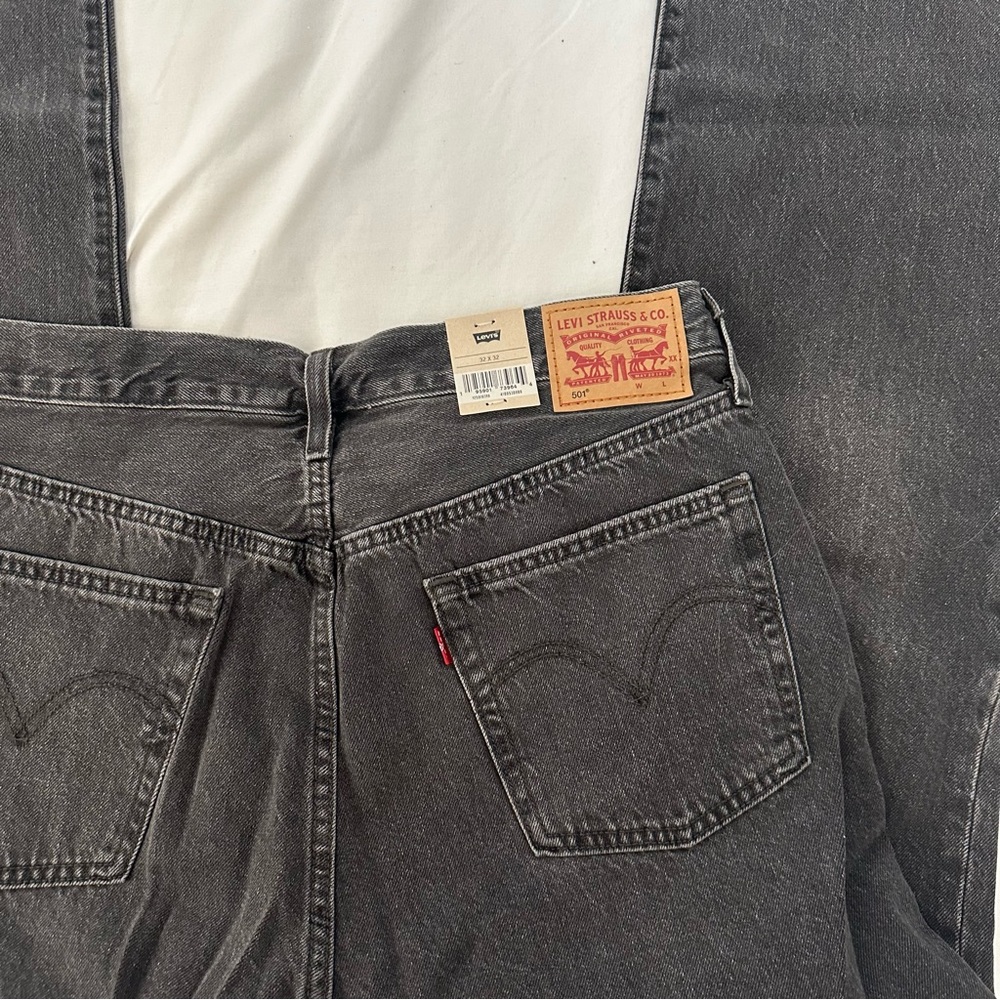 LEVIS GRAY - Picture 2 of 3